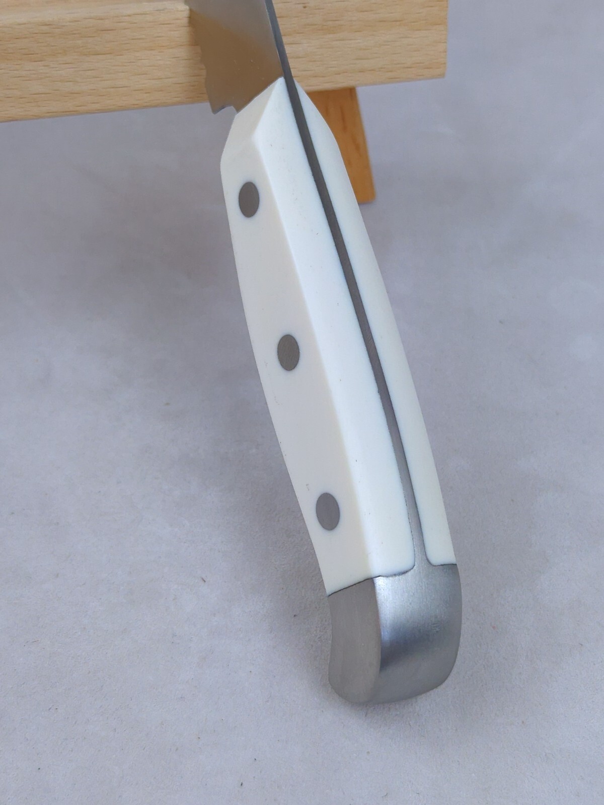Henckels STATEMENT Fine Edge, 5″ UTILITY Knife, WHITE Handle, (15260-130), NEW!