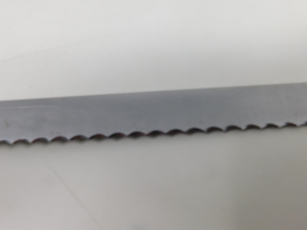 GERBER Classic Walnut 1204 9.5″ Bread slicing knife Serrated USED Needs cleaning
