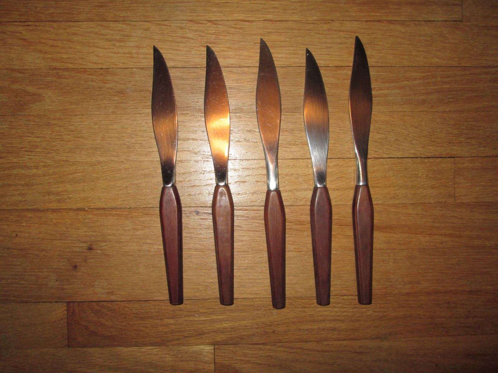 5 Vtg MCM FLEETWOOD Stainless Silverware Canoe -Style Steak Knives Teak Handles