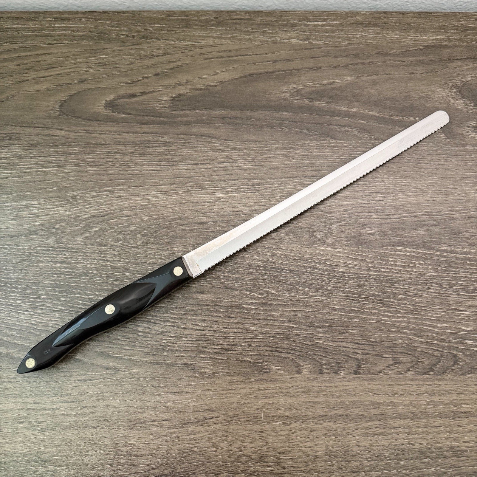 Cutco 1724 JE 9-3/4″ Serrated Bread Knife Stainless Blade Dark Brown Handle USA