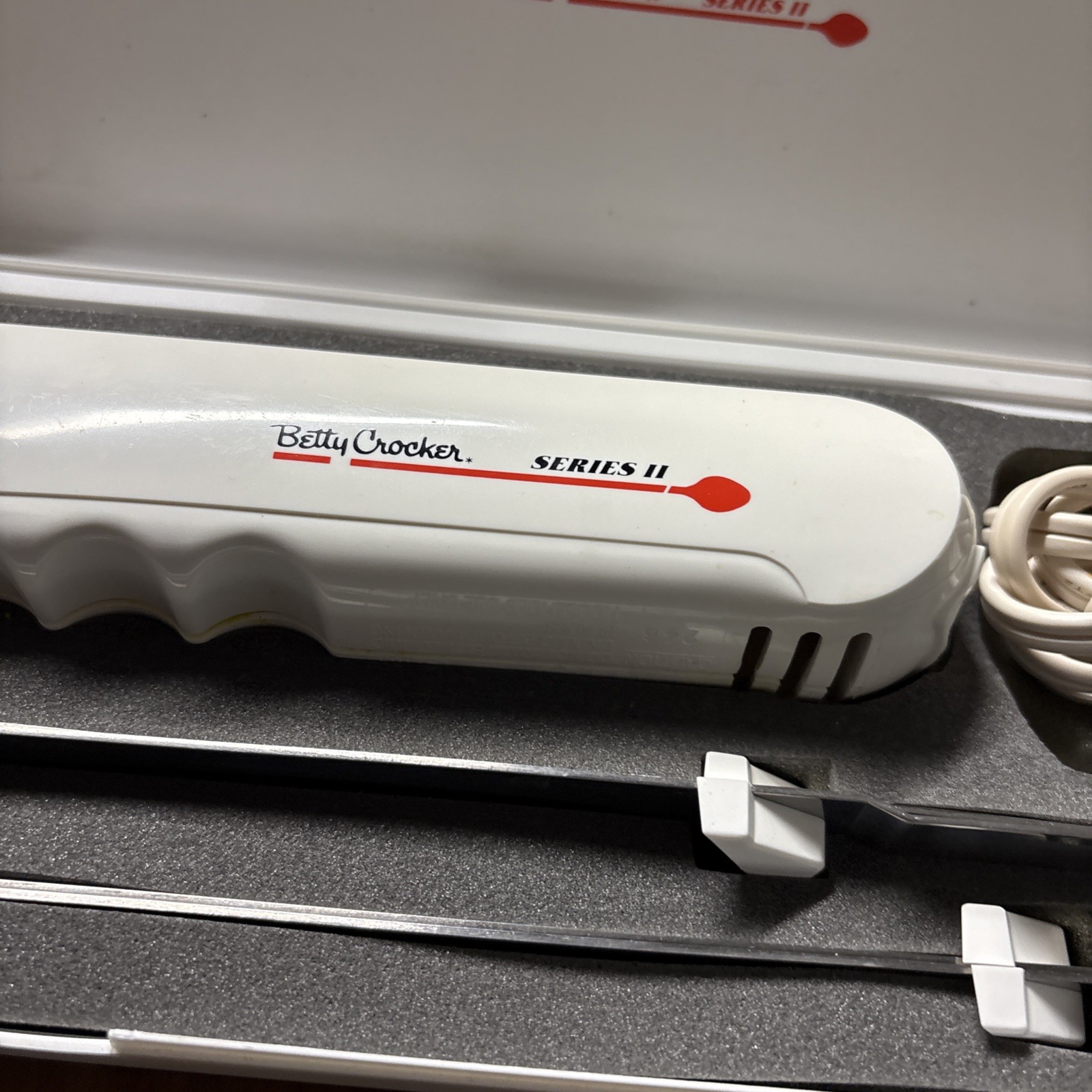 Betty Crocker Series 2 electric carving knife set