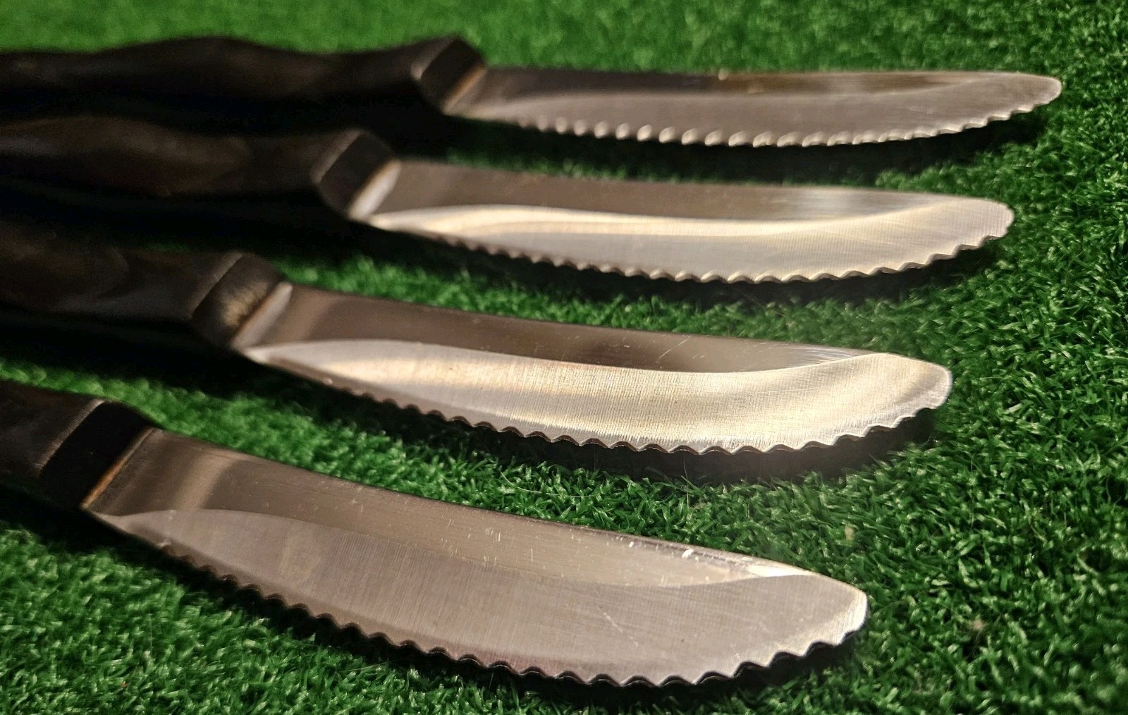 CUTCO 1759 DD Serrated Steak Table Knives Classic Dark Brown Handle Set of 4