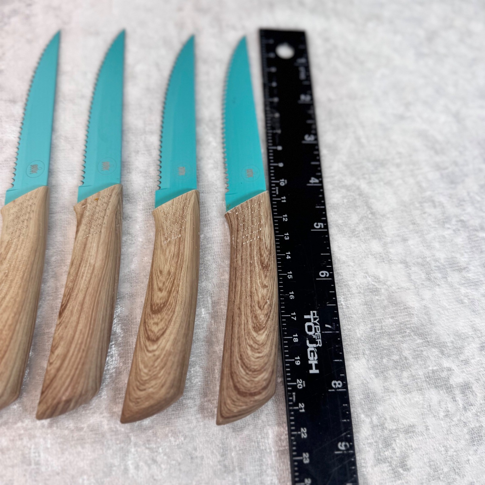 Set of 4 Steak Knives Turquoise Serrated Blades Wood Look Handles Kitchen