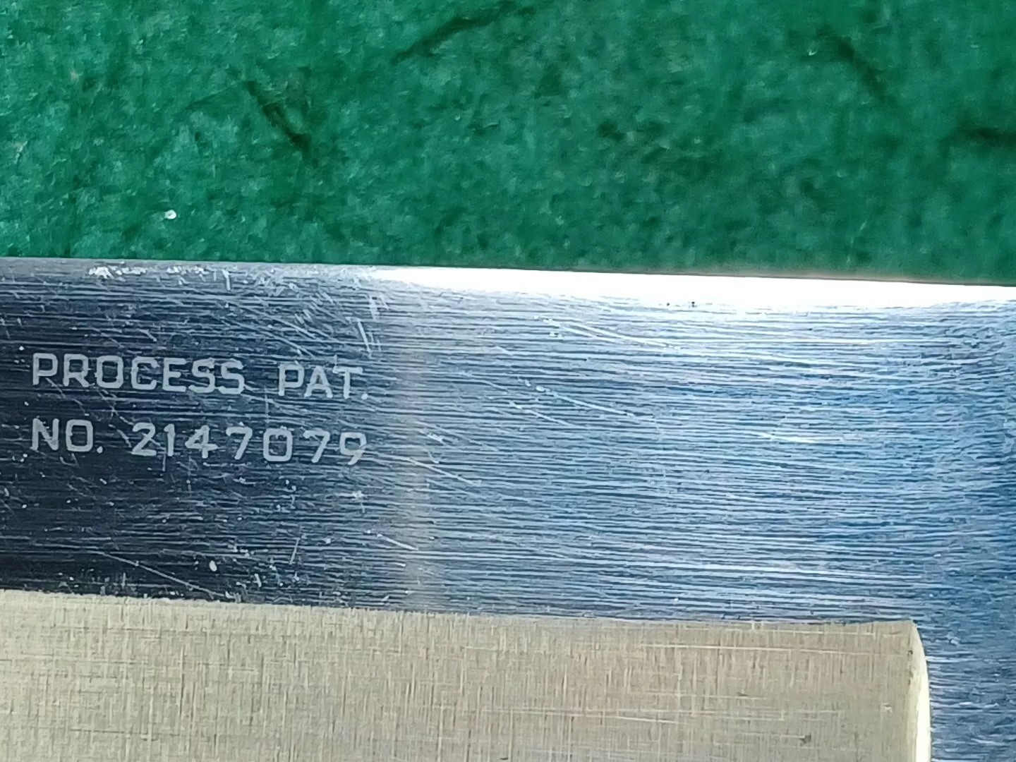 CASE XX Stainless CAP 283-8″ Carving Knife, With Finger Groove Handle