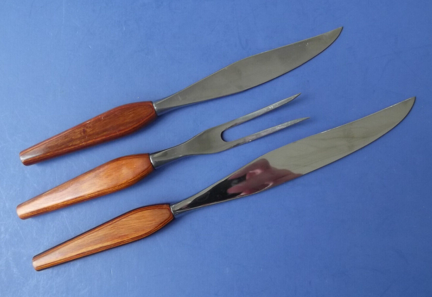 MCM Fleetwood Designer Stainless Teak Handled Carving Set – 2 Knives & Fork