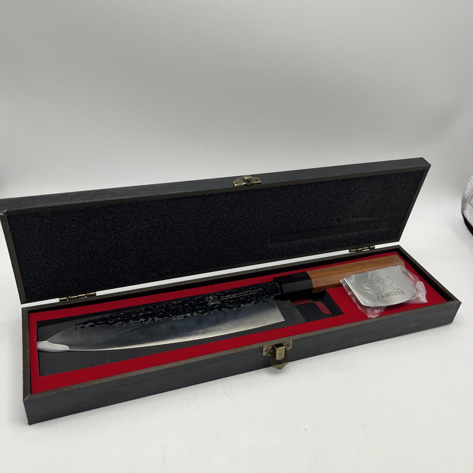 FAMCUTE 8″ Chef Knife Japanese Hammered 9Cr18MoV Clad Steel Kitchen Cooking