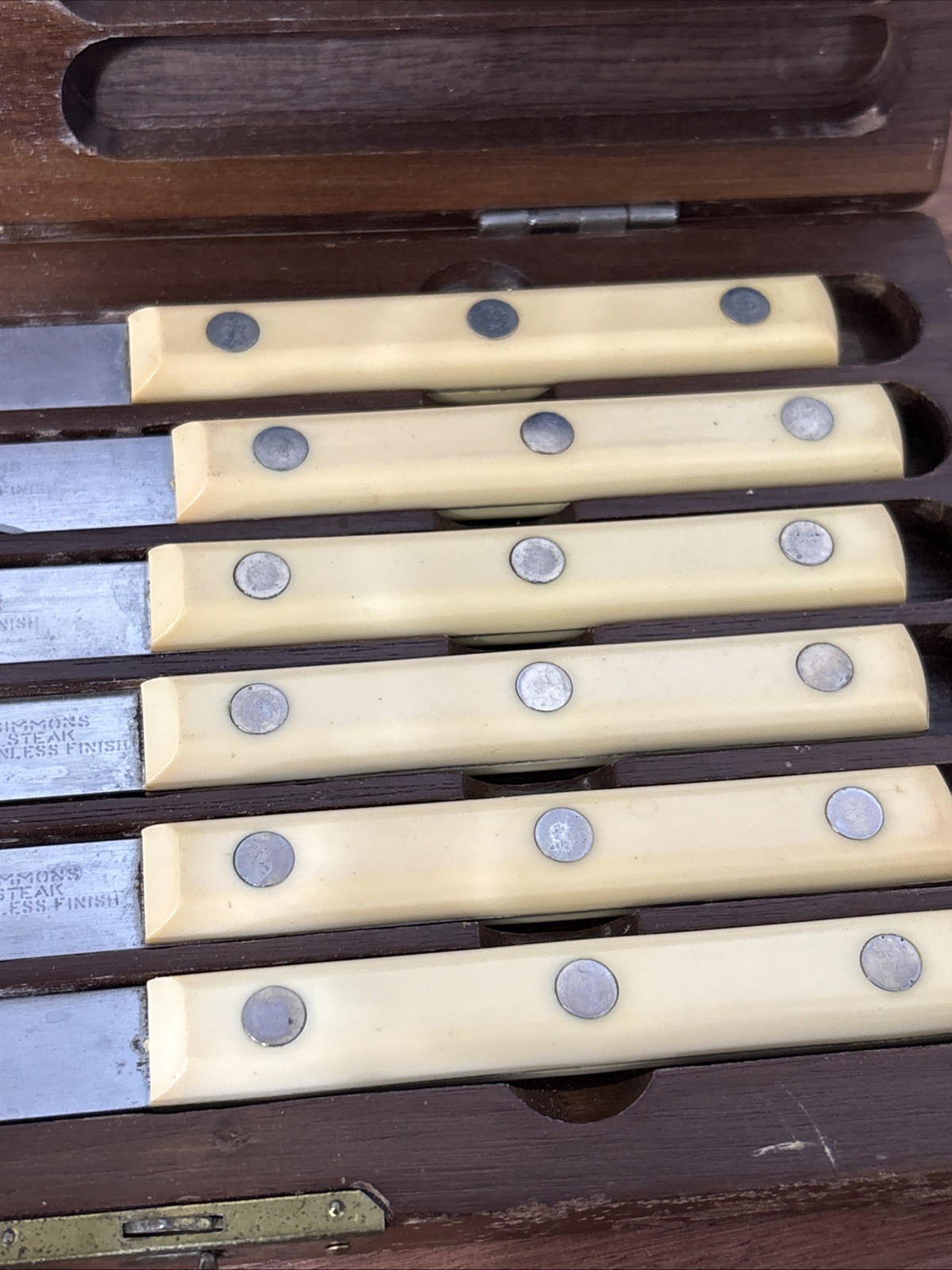 Vtg Simmons Set of 6 Stainless Steak Knives Original Wood Box Bakelite Handles