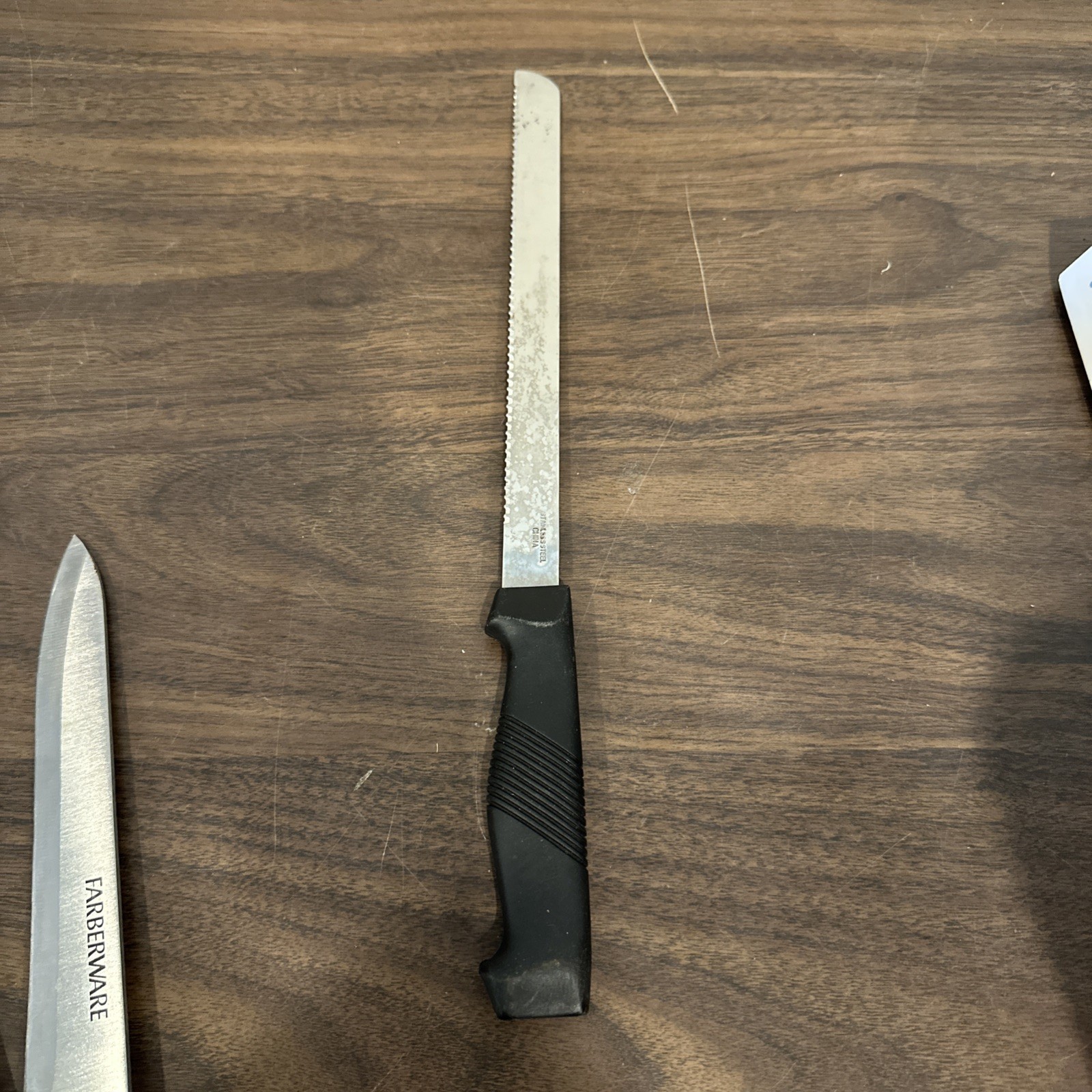 Lot of 5 Kitchen Knives With Sharpening Stone Farberware Rubber Handle, Stainles