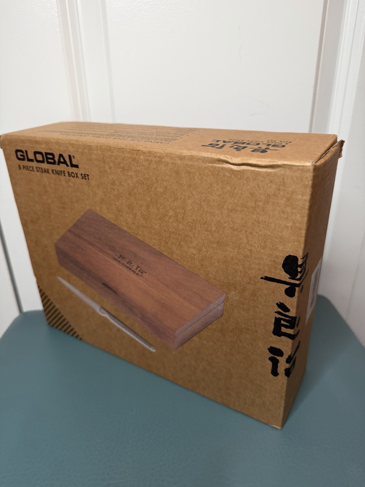 Global Classic Steak Knives in Acacia Gift Box, Set of 8, New