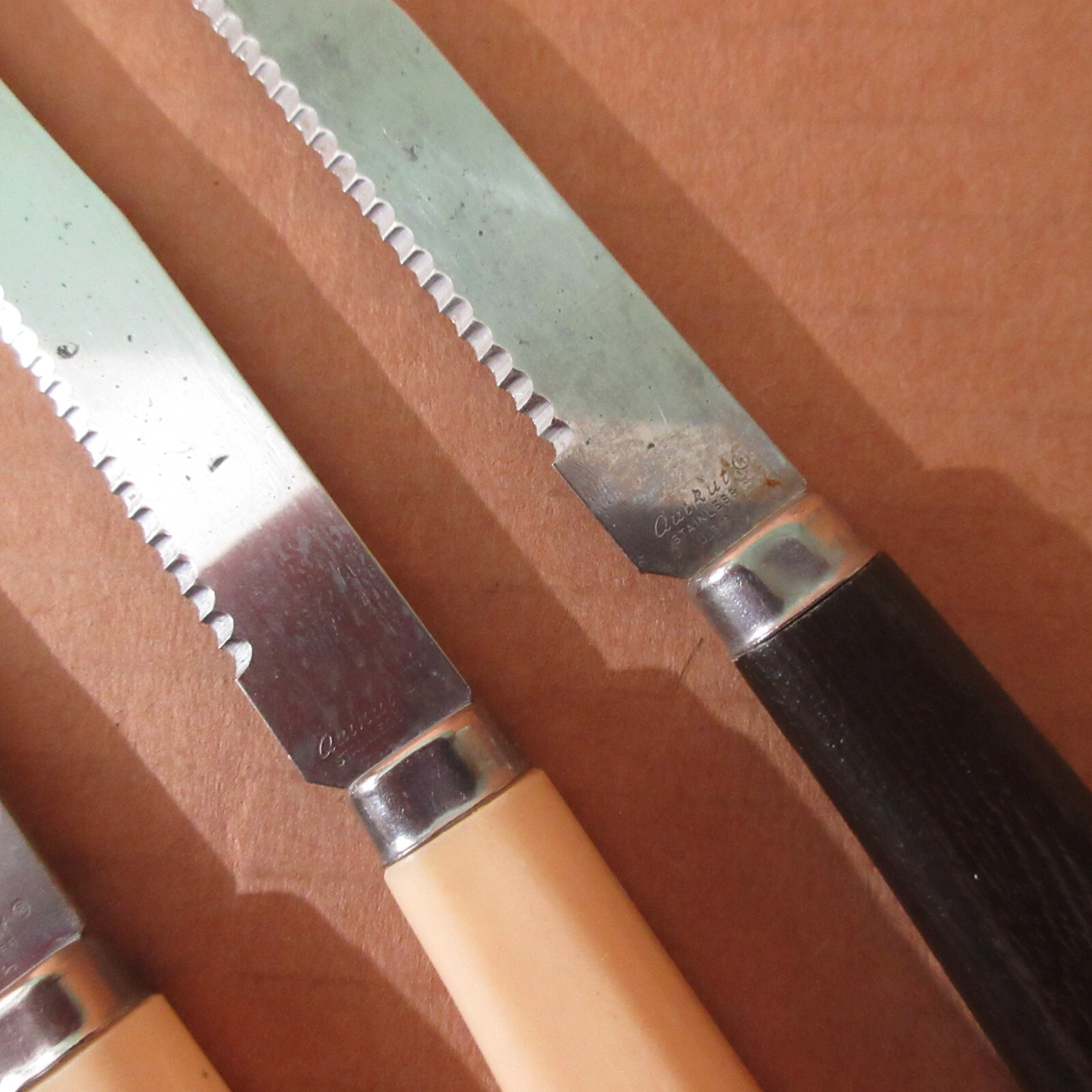 Vtg lot 14 Quikut + Unmarked Ivory Cream Steak Knife Set USA Stainless Steel
