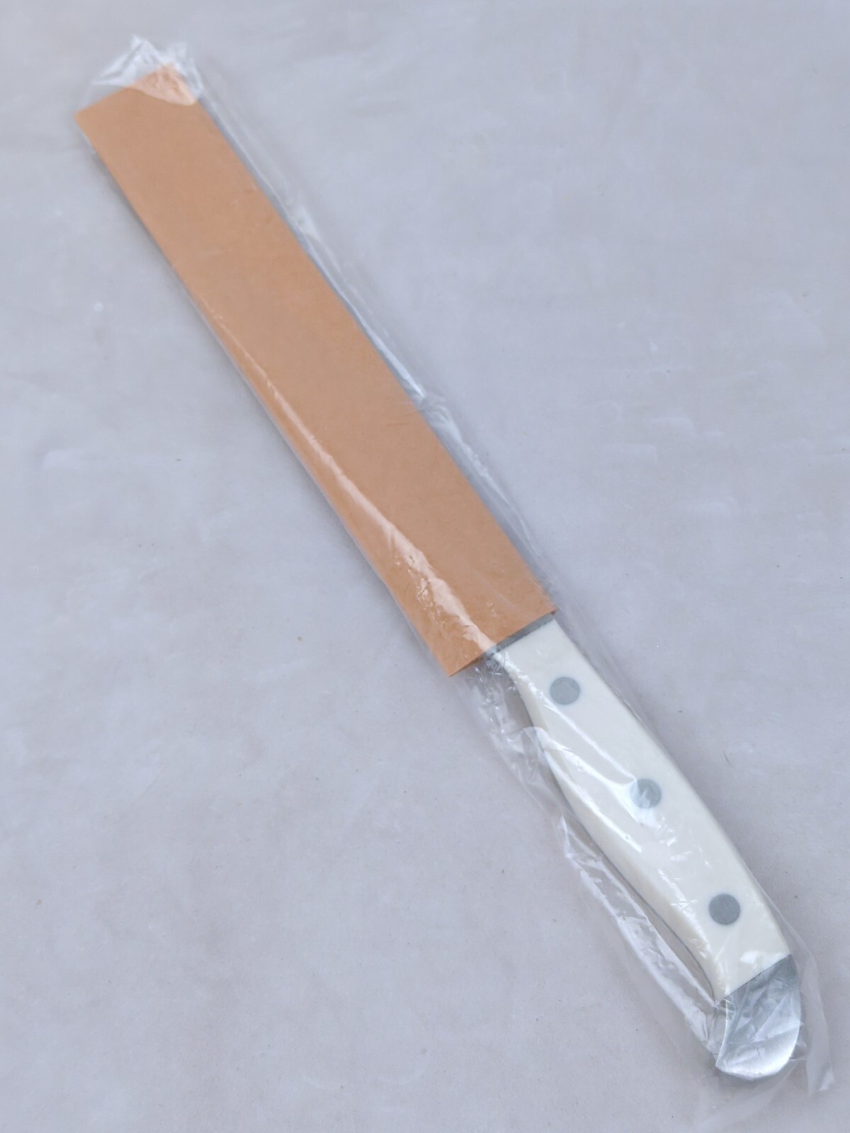 Henckels STATEMENT Fine Edge, 8″ BREAD Knife, WHITE Handle, (15266-200), NEW!