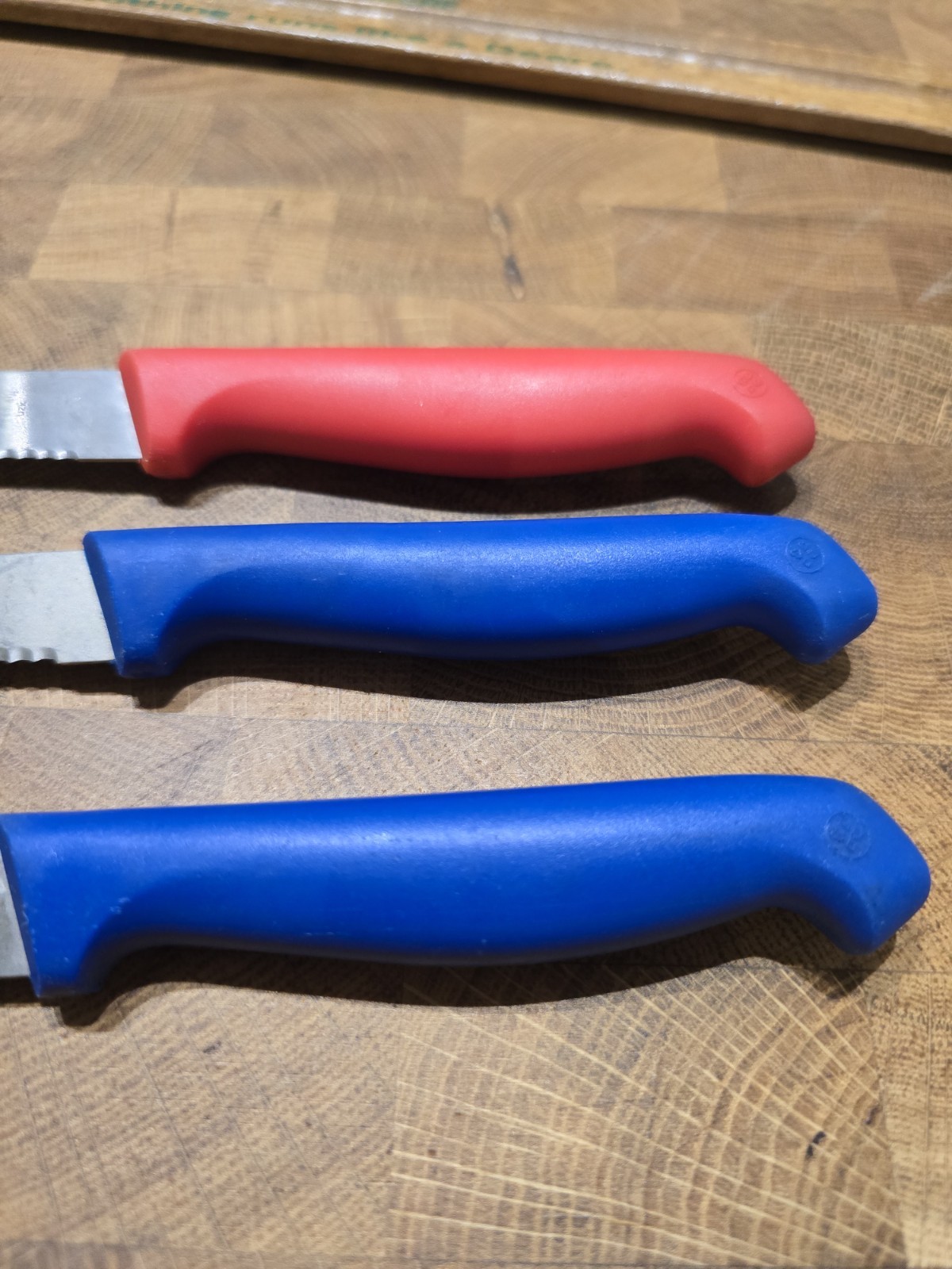 Mundial Utility Knife Blue And Red 6649 4.5 Inch Blade