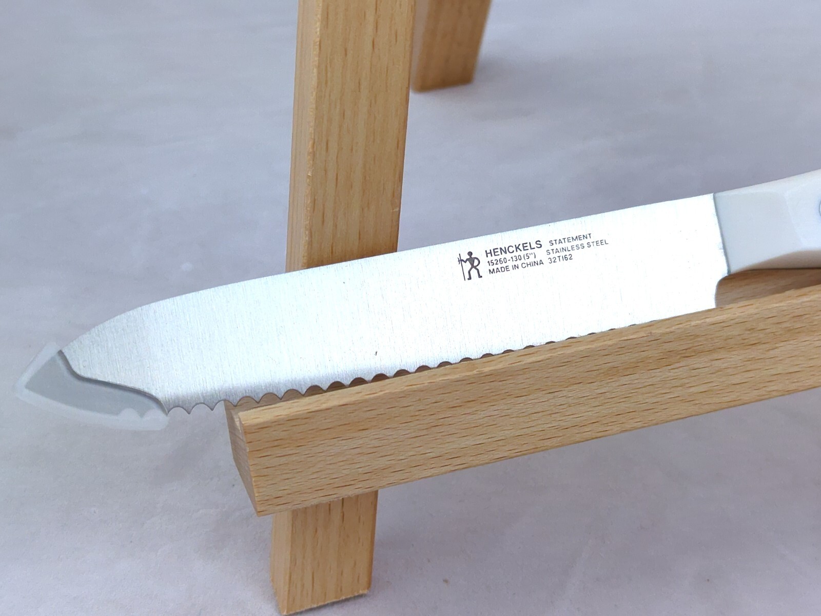 Henckels STATEMENT Fine Edge, 5″ UTILITY Knife, WHITE Handle, (15260-130), NEW!