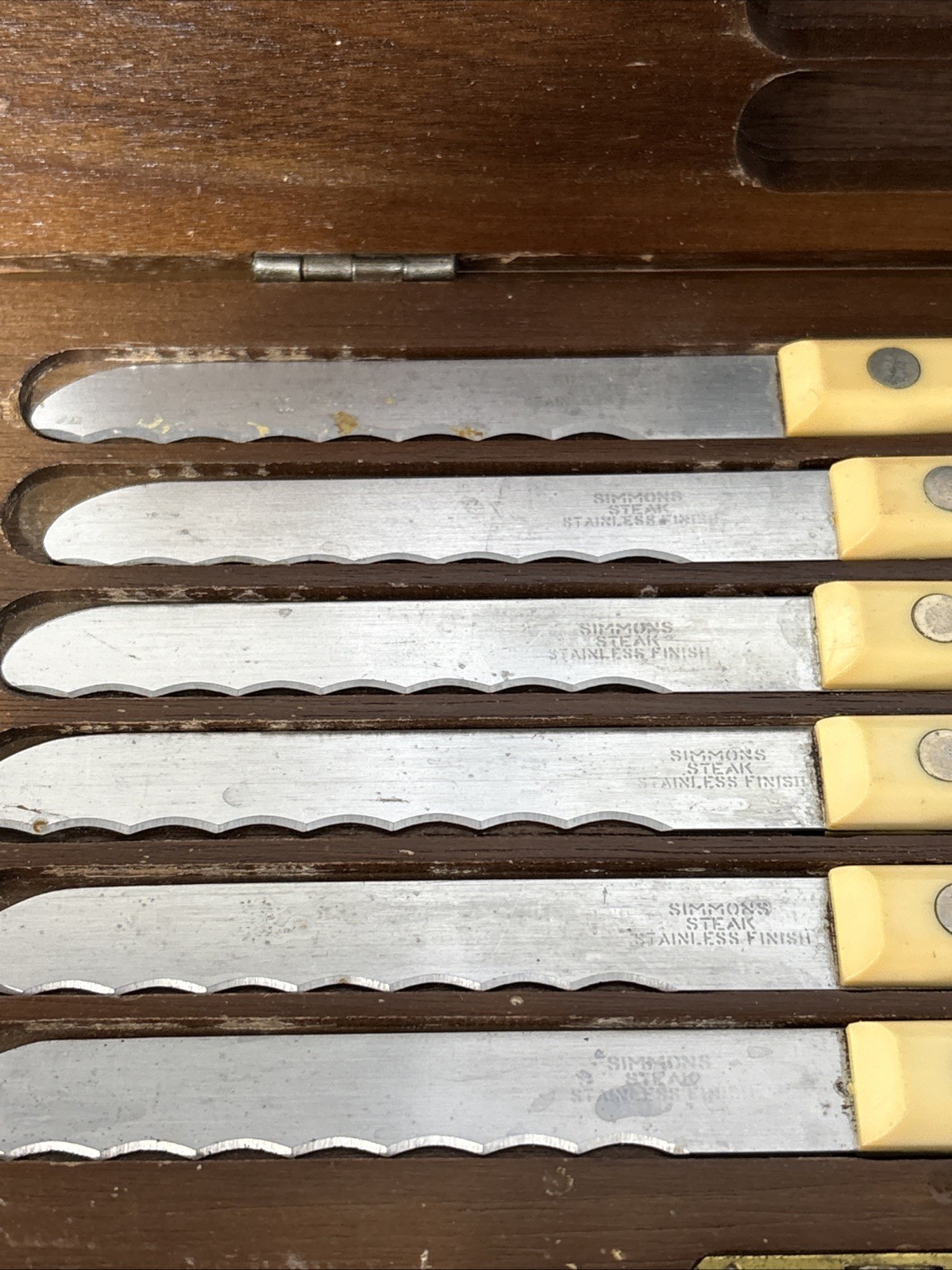 Vtg Simmons Set of 6 Stainless Steak Knives Original Wood Box Bakelite Handles