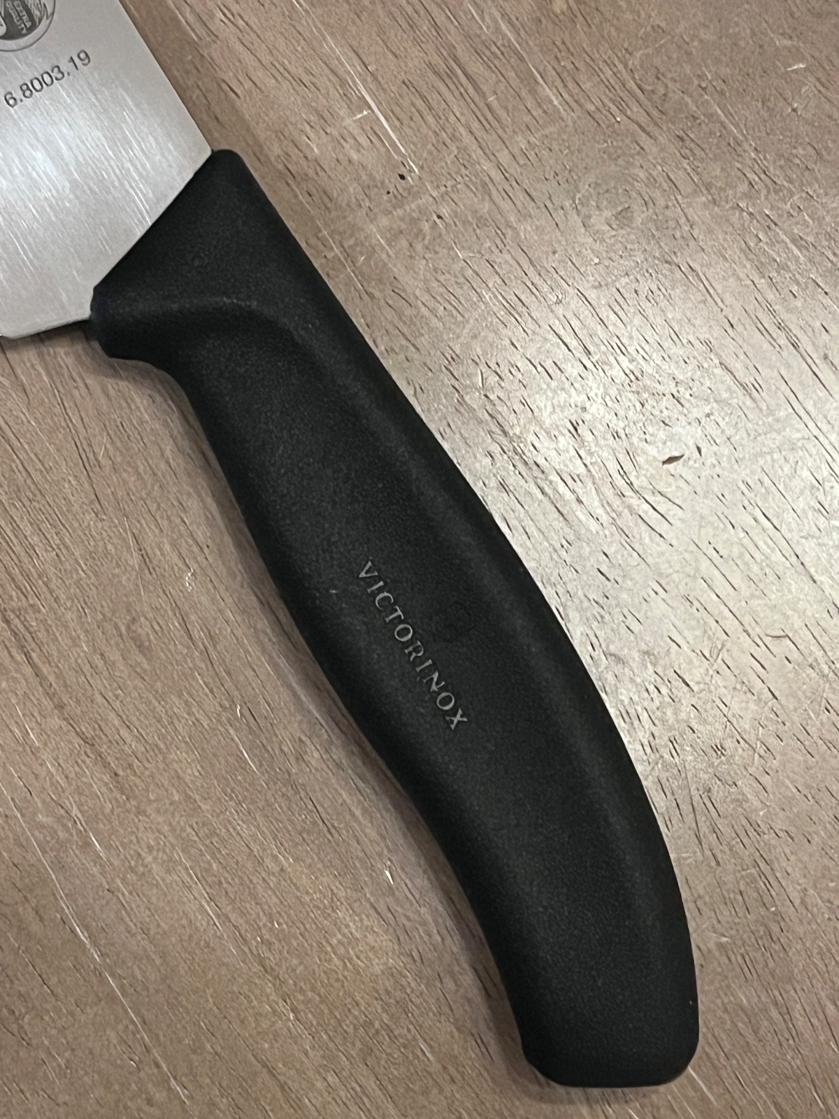 VICTORINOX 7″ 7-1/2 Swiss Classic Chef’s Knife – Black TPE 6.8003.19 Mint Cond