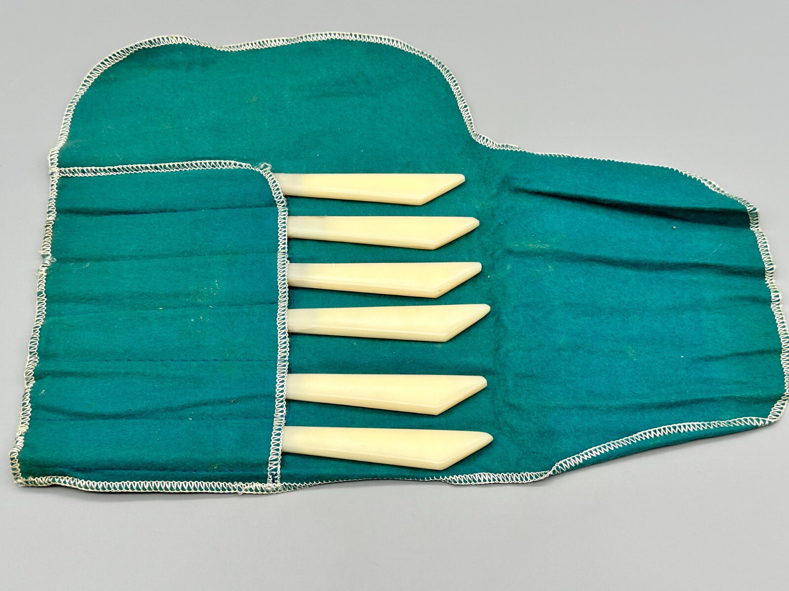 Vintage Stainless Steel Japan White Handle Knife Set of 6 in Green Roll Bag