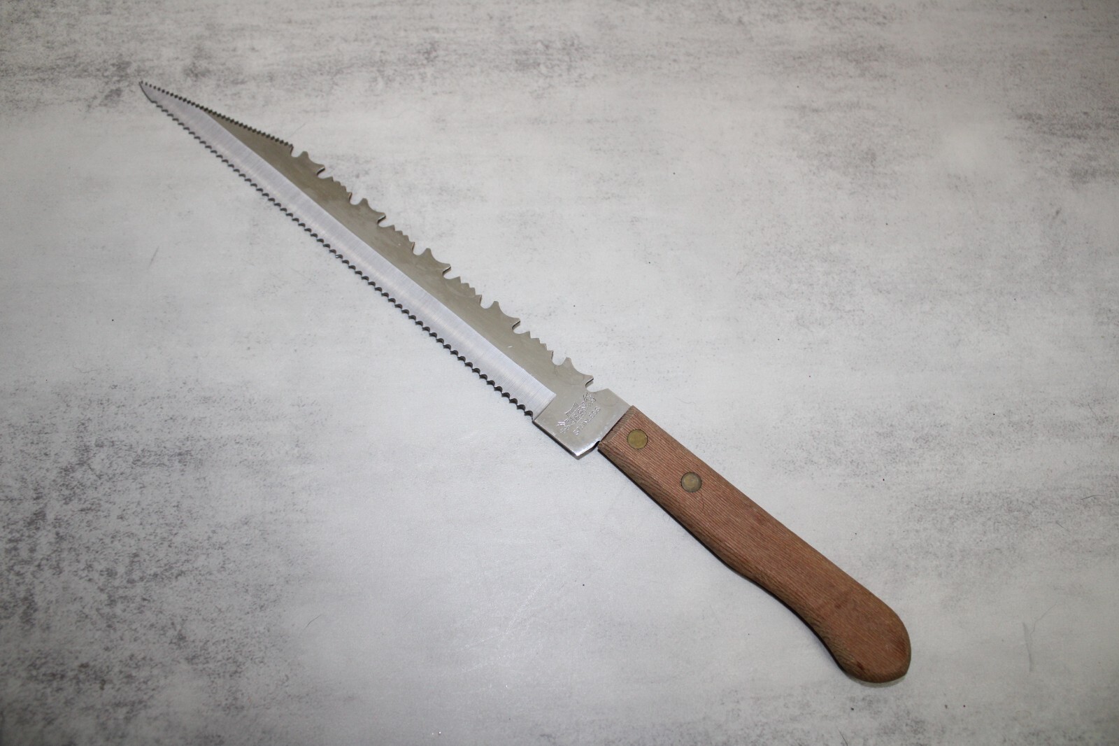 Vintage Regent Sheffield Stainless Steel Carving Bread Knife 8.75 in