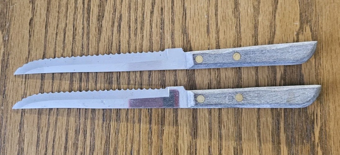 2 VTG Washington Forge Town & Country 8.75″ Serrated Steak Knives Made In USA