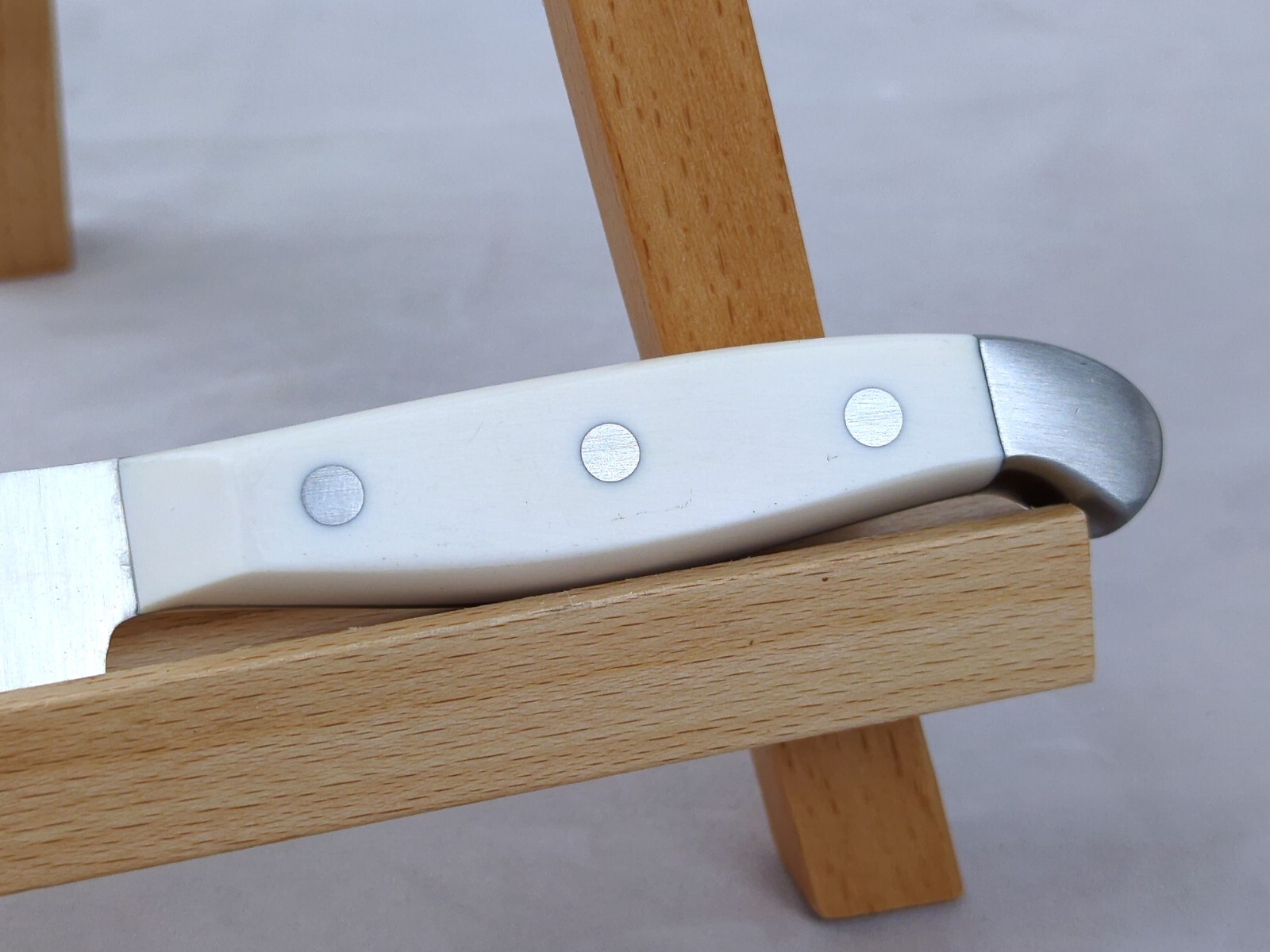 Henckels STATEMENT Fine Edge, 5″ UTILITY Knife, WHITE Handle, (15260-130), NEW!