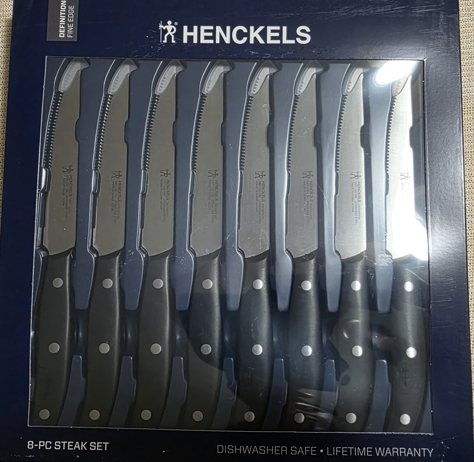Henckels Definition 4.5in Blade Stainless Steel Steak Knife Set of 8 NEW.