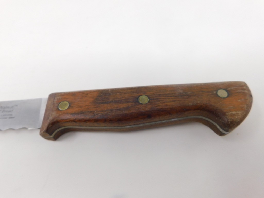 GERBER Classic Walnut 1204 9.5″ Bread slicing knife Serrated USED Needs cleaning
