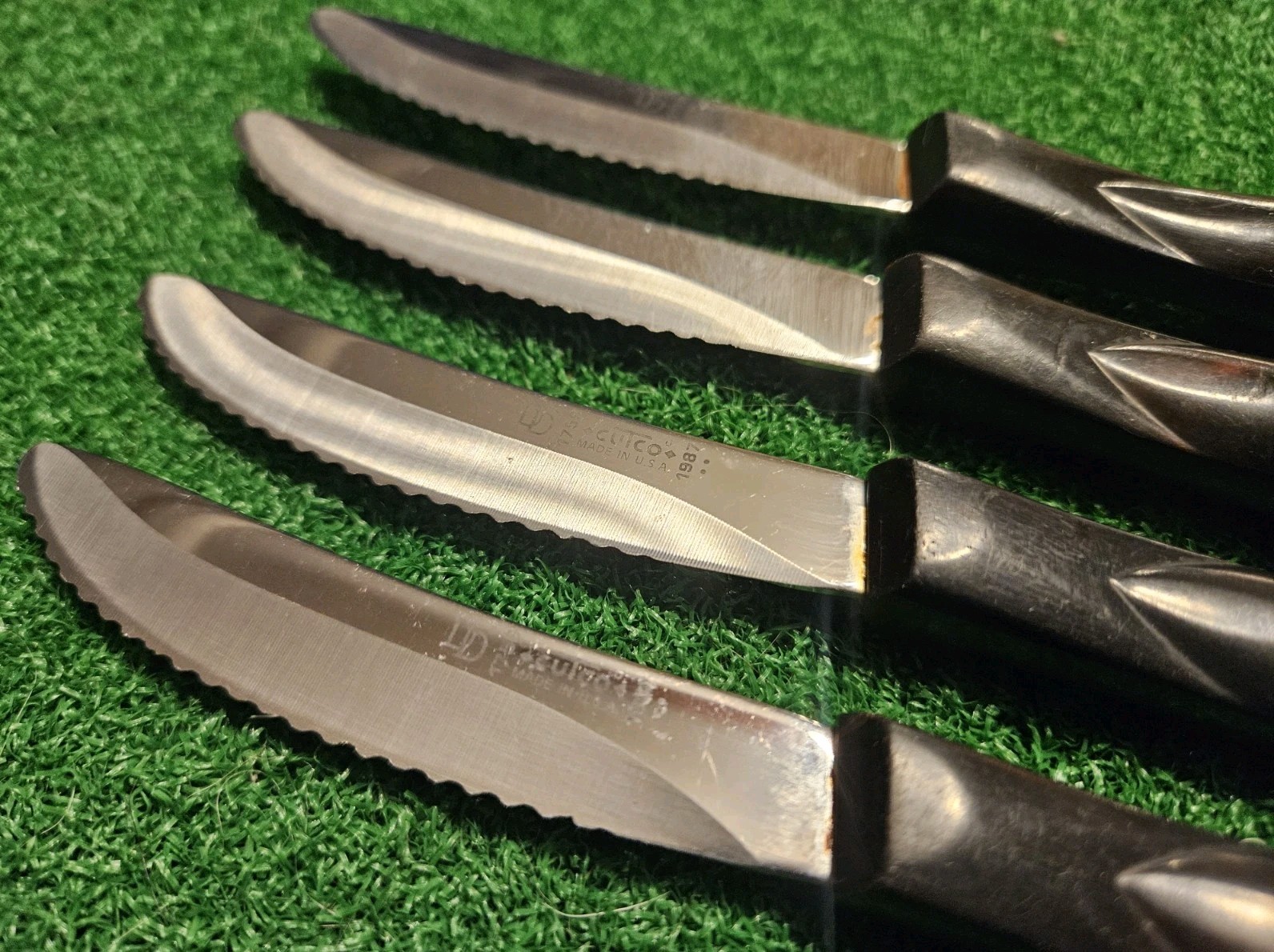 CUTCO 1759 DD Serrated Steak Table Knives Classic Dark Brown Handle Set of 4