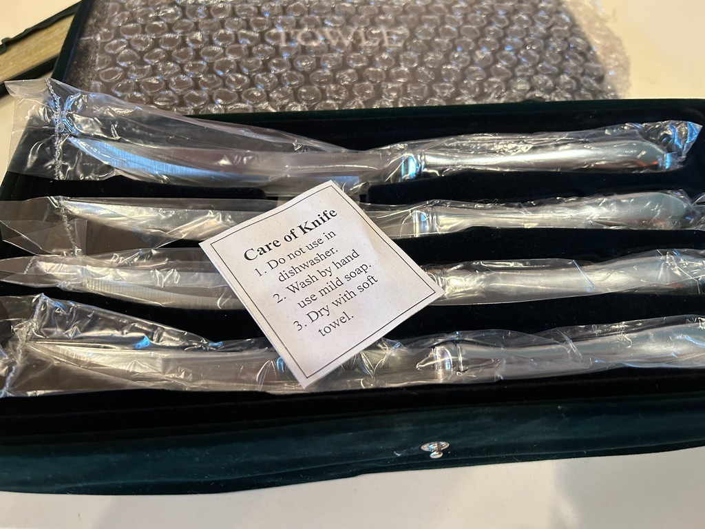 Towle Silversmiths Set Of 4 Boston Antique Stainless Steel Steak Knives 9.25″