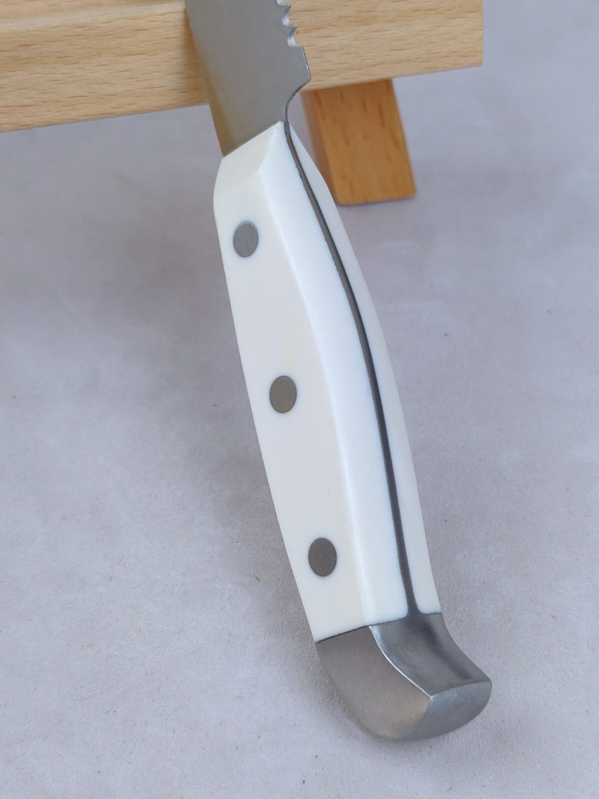 Henckels STATEMENT Fine Edge, 5″ UTILITY Knife, WHITE Handle, (15260-130), NEW!