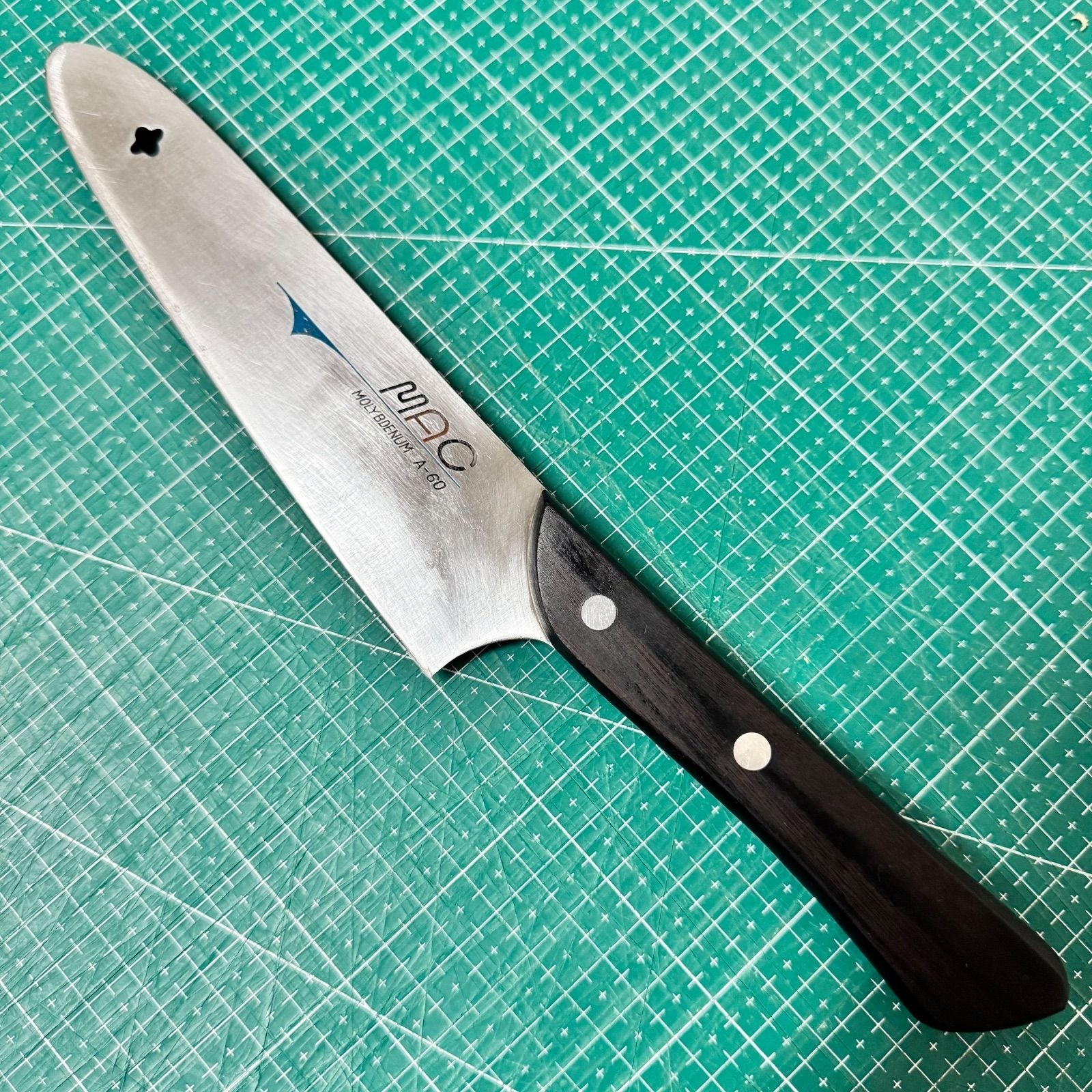 MAC A-60 Japanese Santoku Kitchen Knife 170mm (6.7″) Beautifully