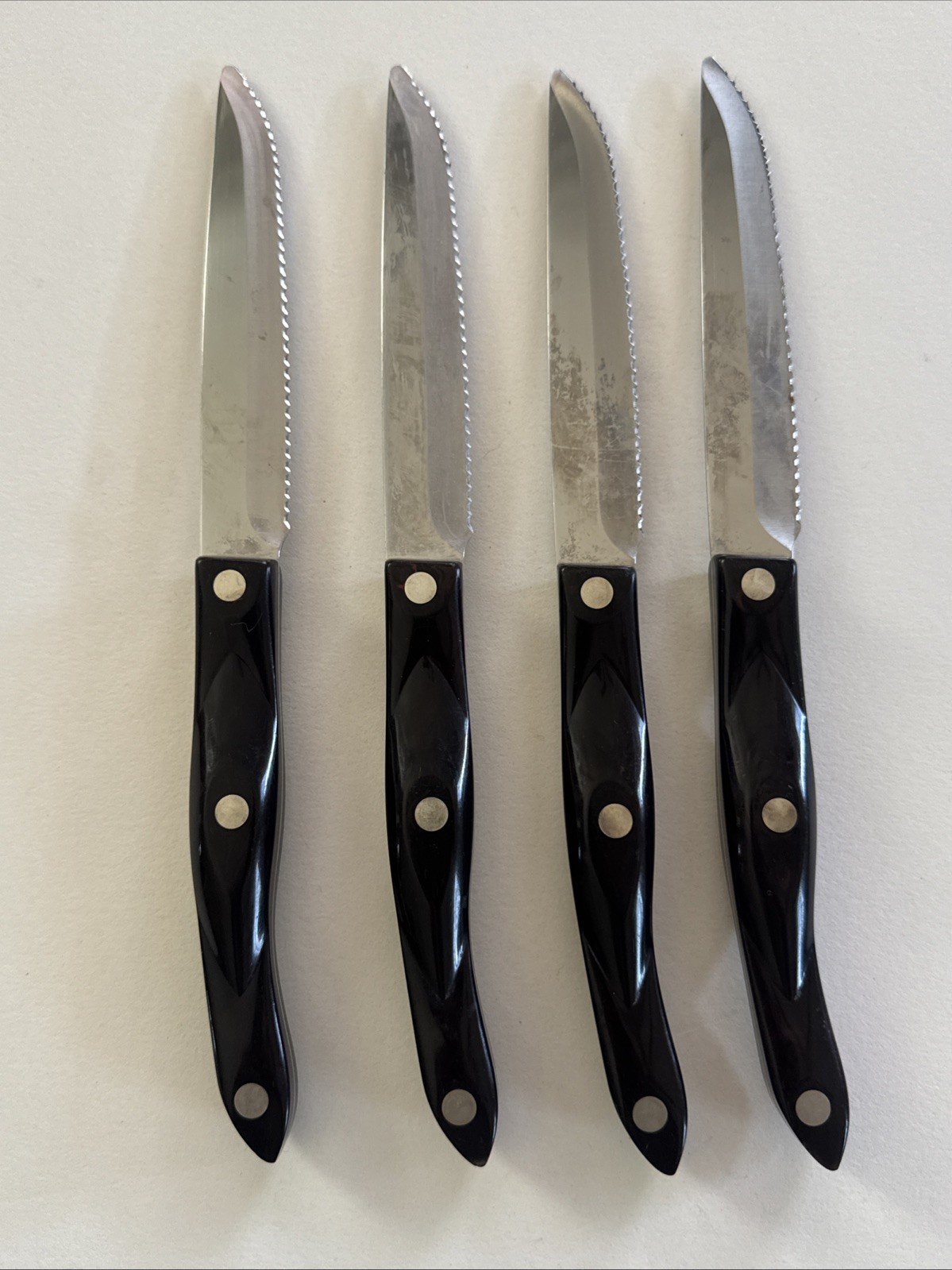 4-Cutco Steak Knives 2159 High Carbon Stainless Steel Classic Brown Handle 10″