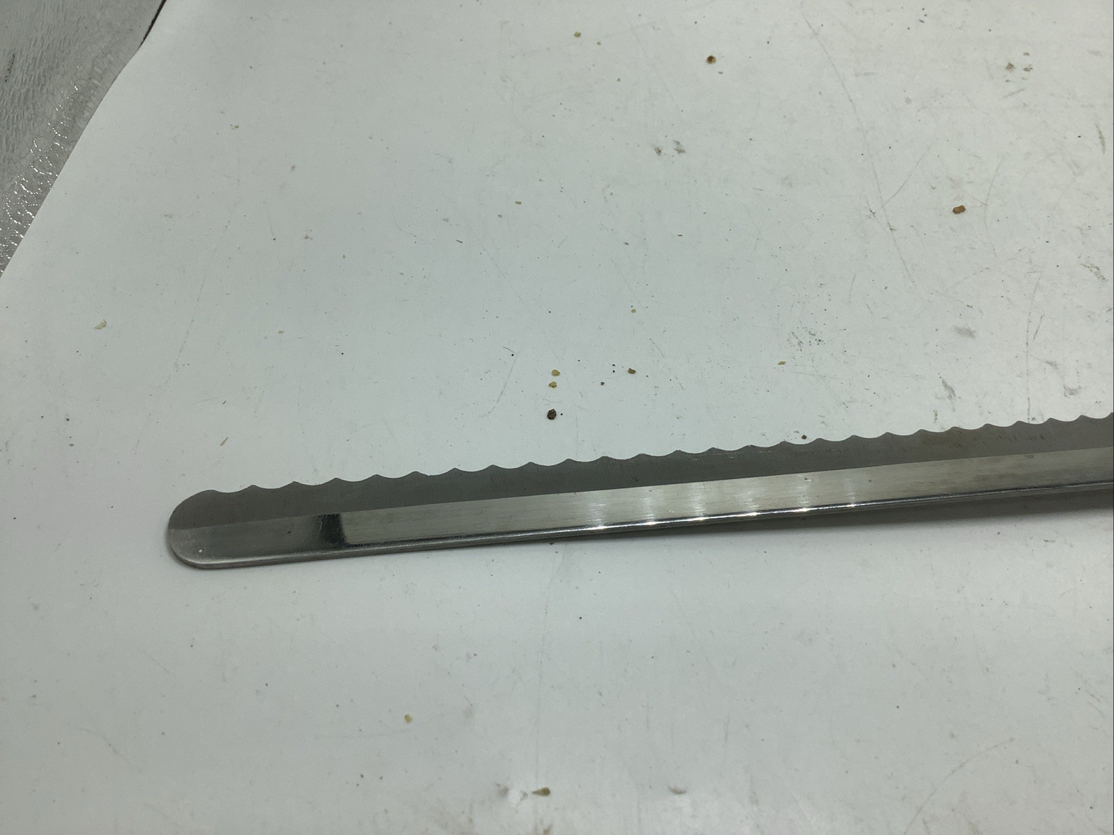 Robinson Knife Co. 9 Inch Serrated Bread Knife With Wood Handle