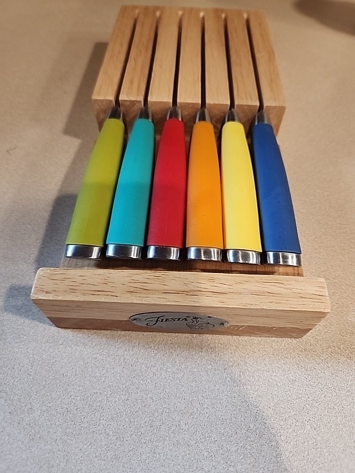 Set of 6 Fiesta Stainless Steel Rubber Handled Steak Knives with Block