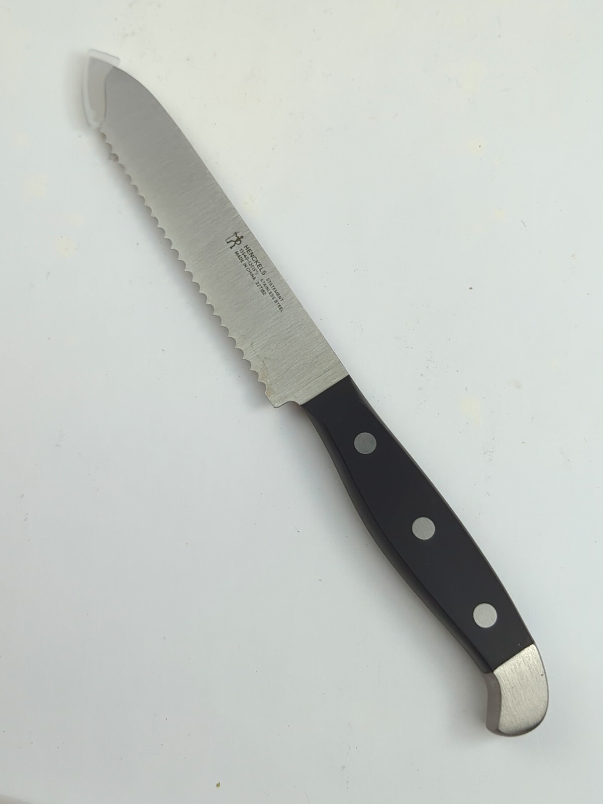 Henckels STATEMENT Fine Edge (C) – 5″ SERRATED UTILITY Knife (13540-130) – NEW!