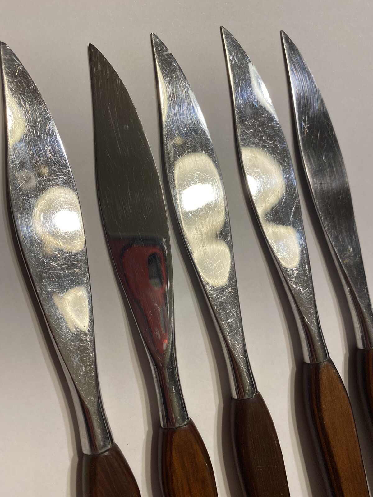 5 MCM Fleetwood Stainless Steak Knives Canoe Muffin Style Teak Wood Handles