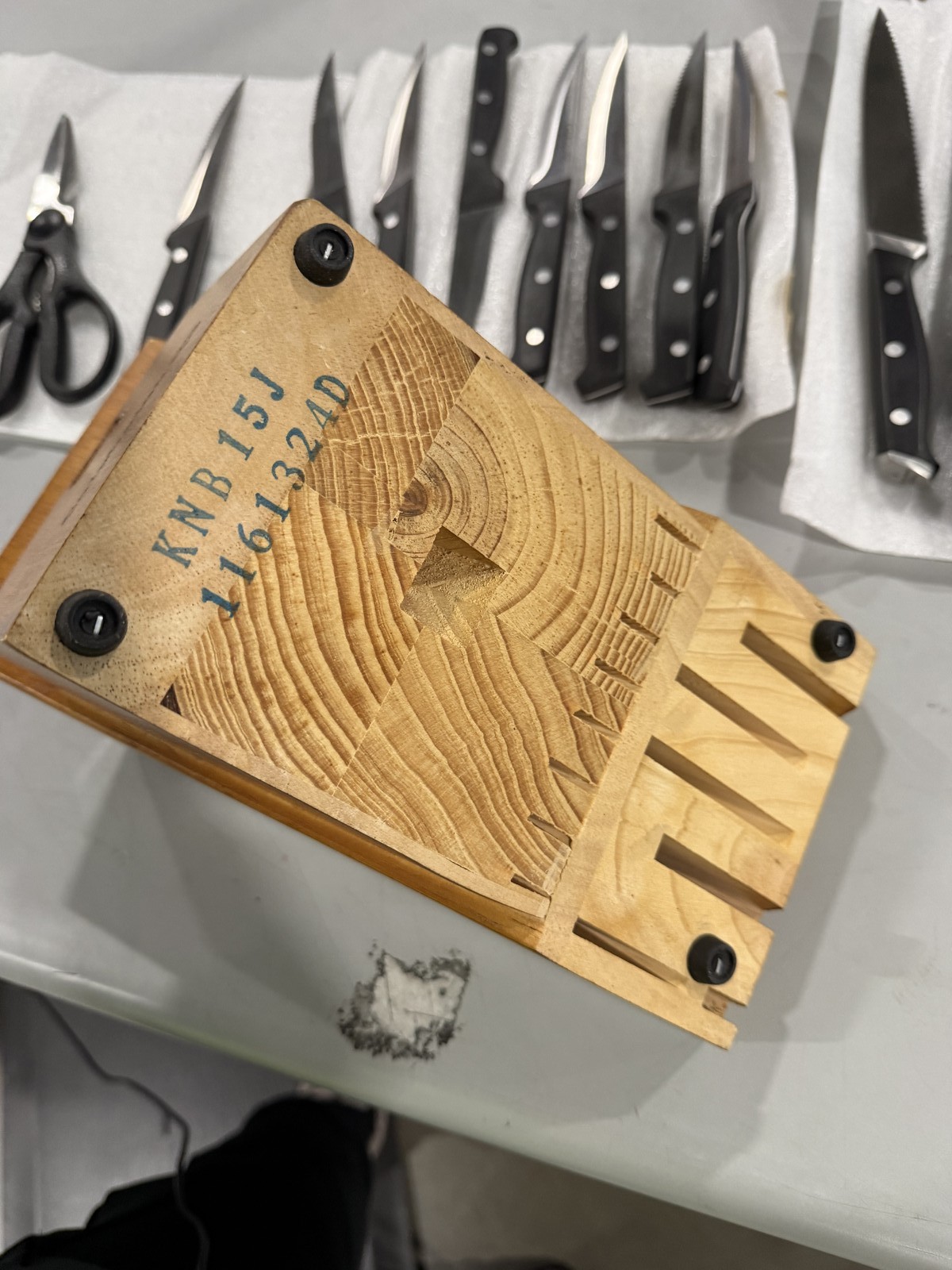 WOOD BROWN – CALPHALON WOODEN KNIFE SET 13 KNIFES AND A PAIR OF SCISSORS