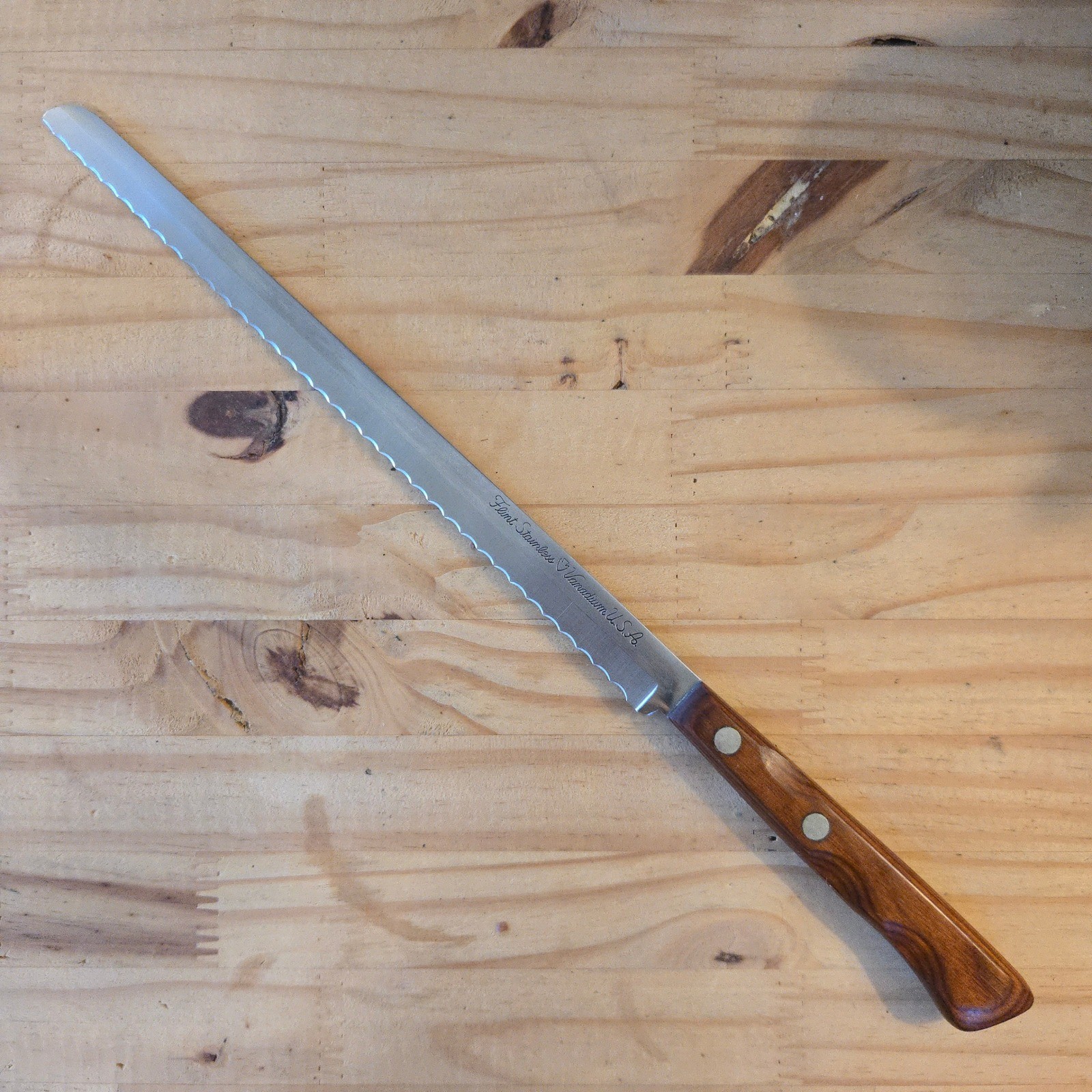 VTG Flint Stainless Vanadium Serrated Bread Knife 14″ Brown Wood Handl Steel USA