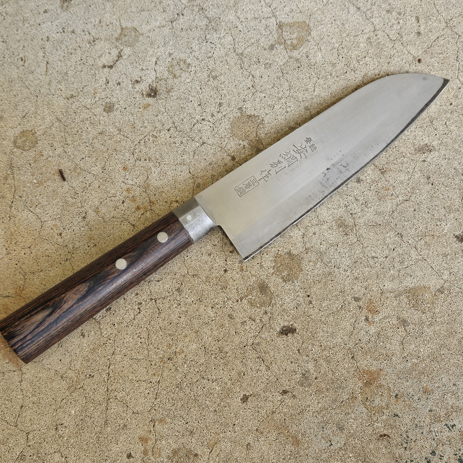 Three Layer Steel Japanese Santoku Chefs Knife, Carbon Steel Center