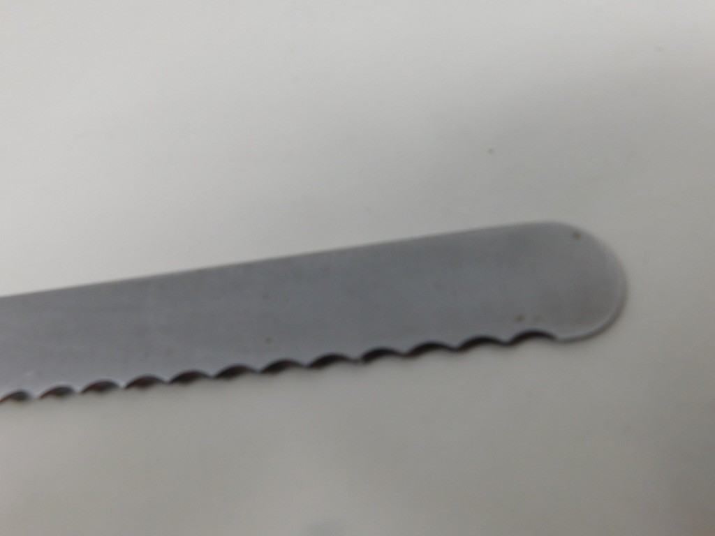 GERBER Classic Walnut 1204 9.5″ Bread slicing knife Serrated USED Needs cleaning