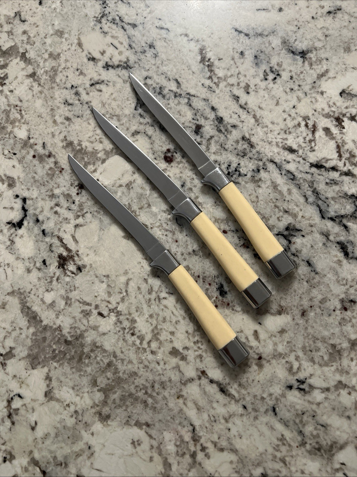 Carvel Hall Steak Knives Stainless Steel 4.5 Inch Lot Of 3 Ivory Cream Handle