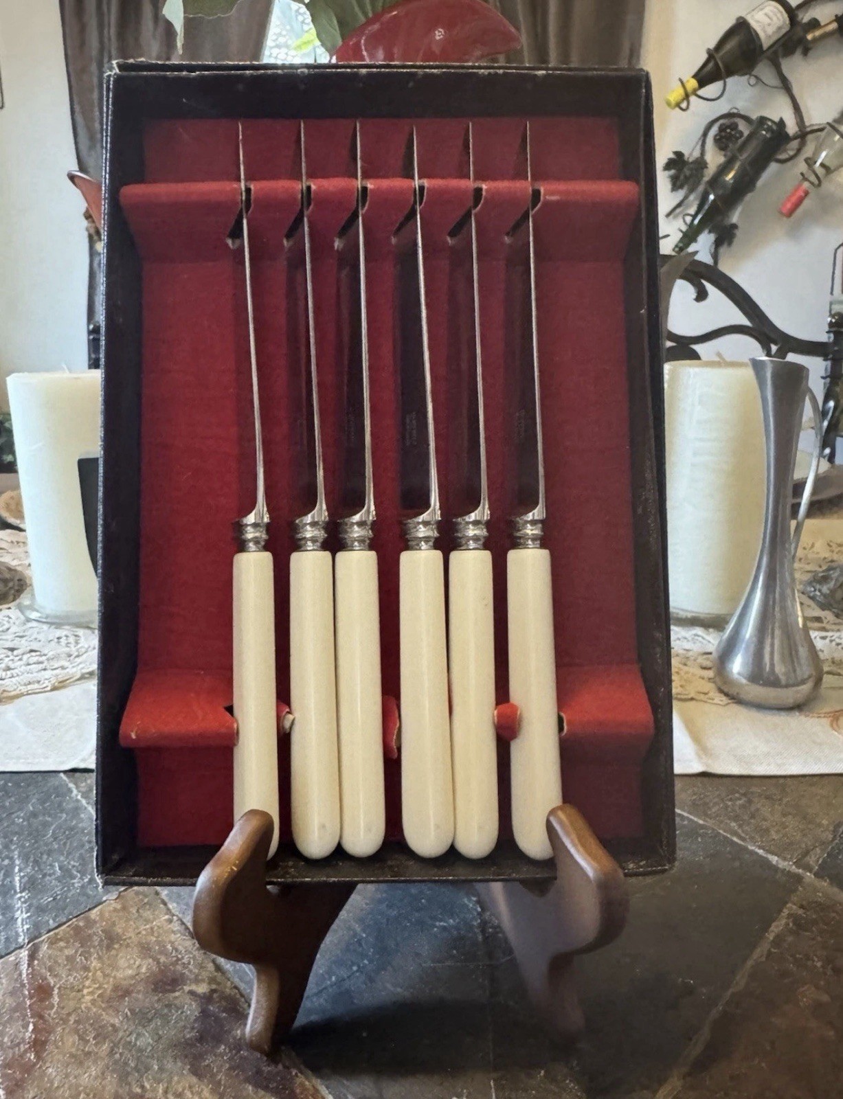 Set 6 Vintage Hoffritz Ivory Color Handled Stainless Steel Steak Knives England