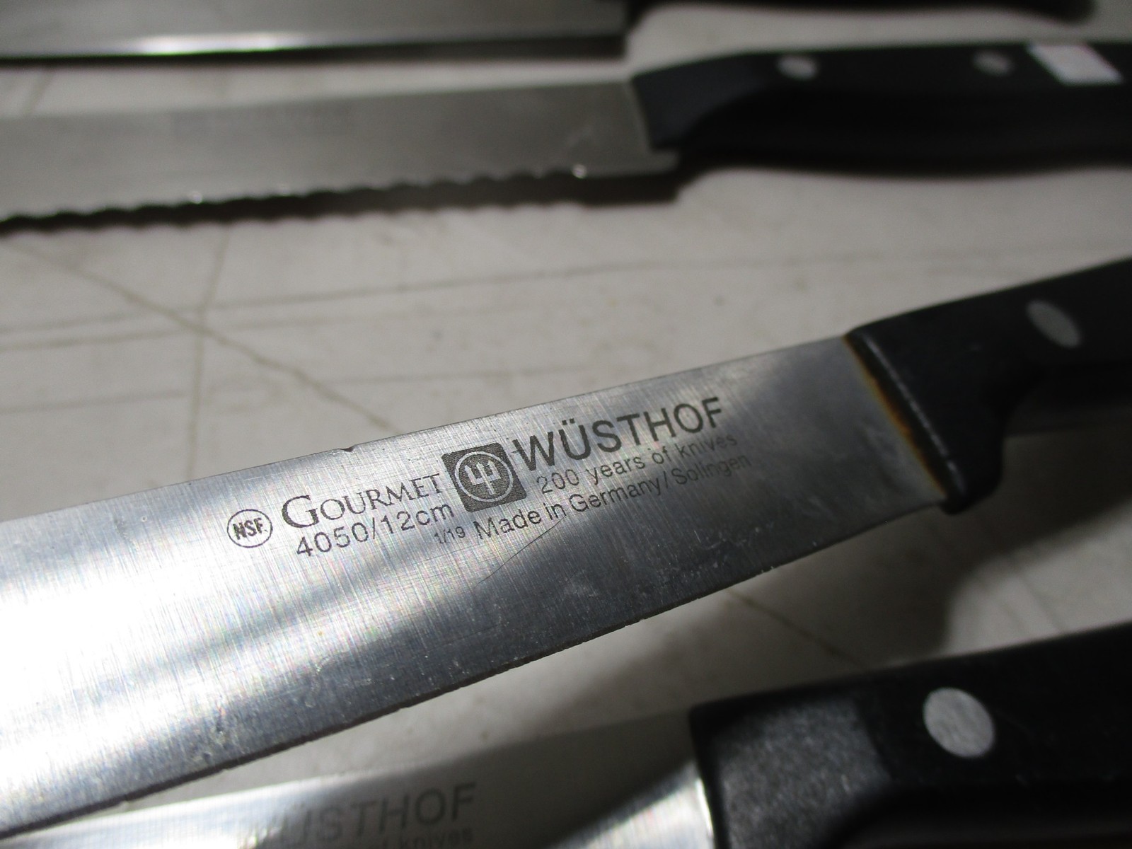 L161) Set Of 5 Wusthof Gourmet Knives 3 Steak. 8″ Chef & 8″ Serrated Bread Knife