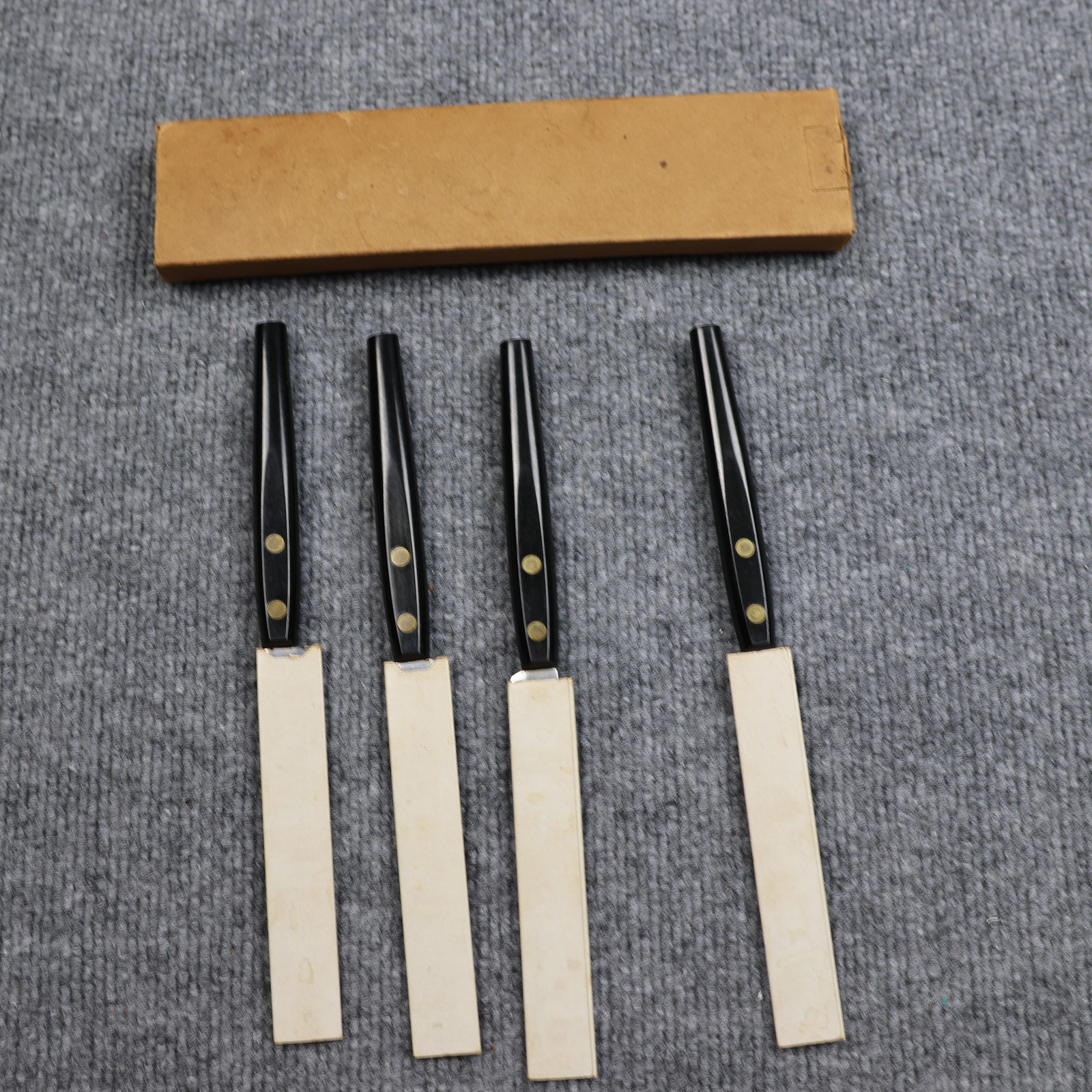 Vintage Robinson Stainless USA Steak Knives Set Of 4 Black Serrated Table