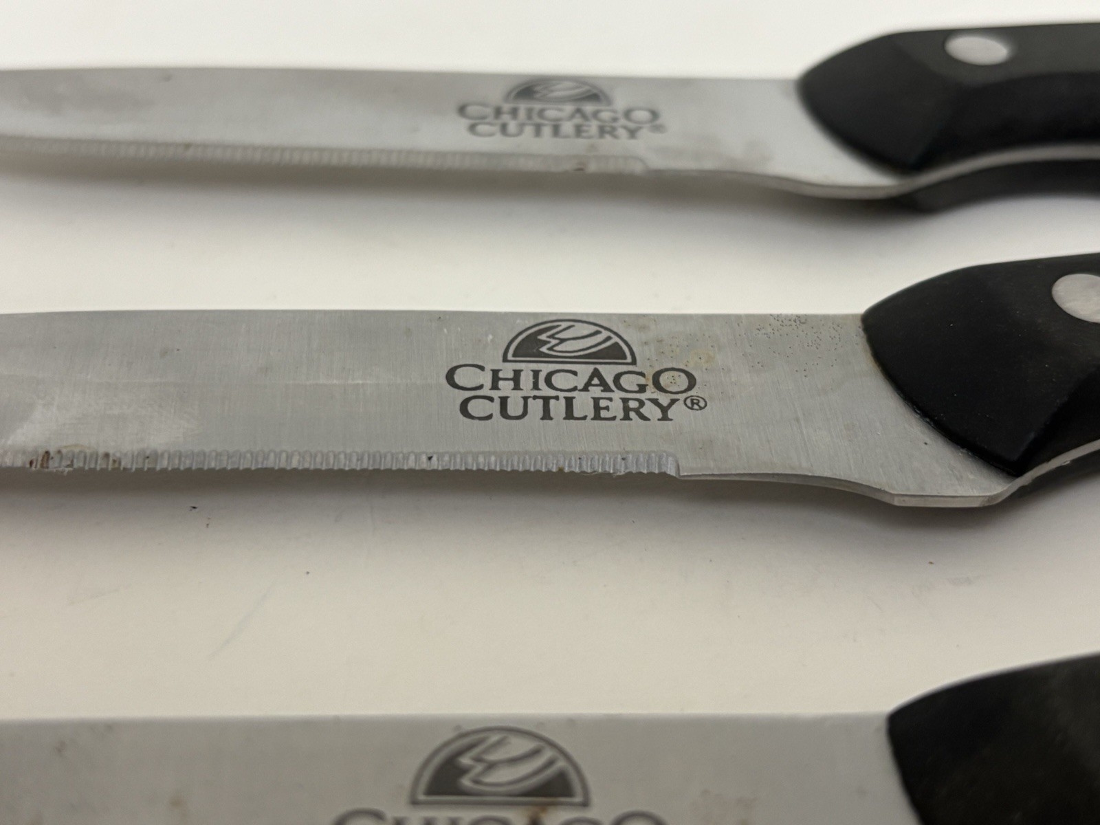 Lot 3 CHICAGO CUTLERYForge 3 Rivet Full Tang Utility Steak knives Polymer Handle