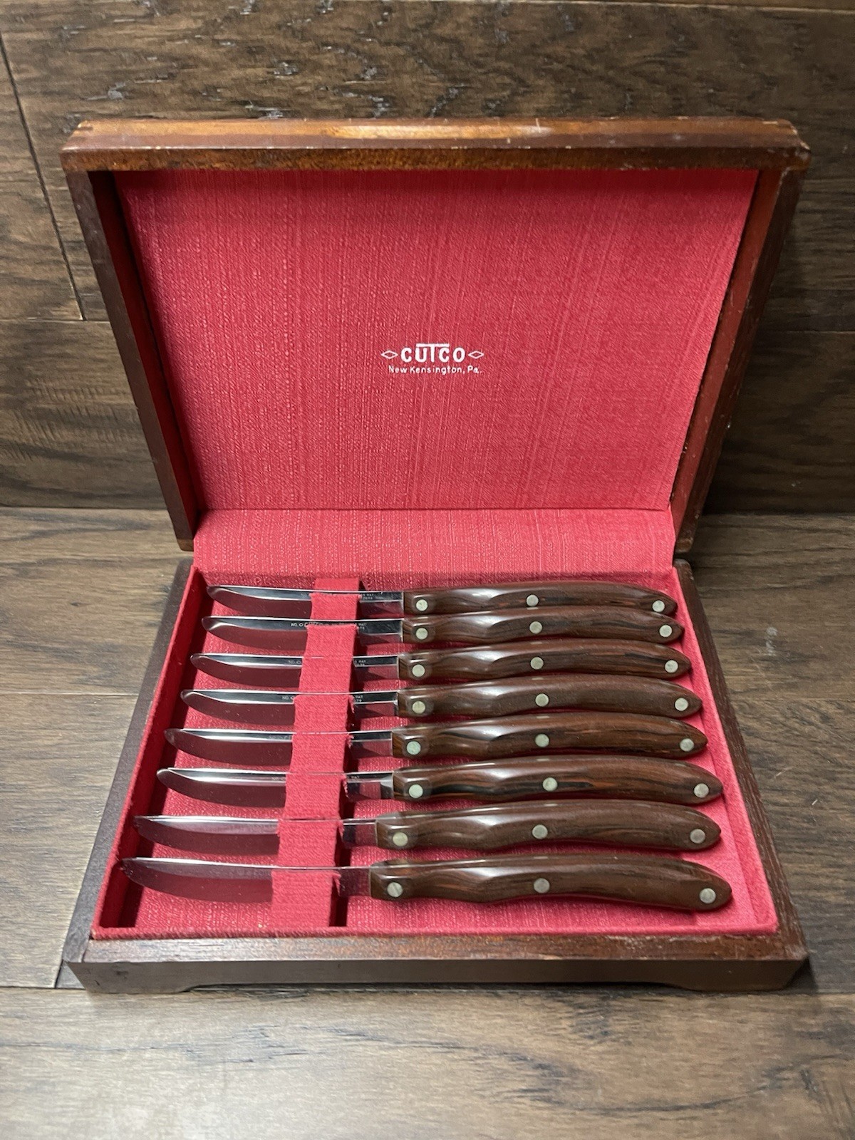 CUTCO BRAND MODEL 59 SMOOTH STEAK TABLE KNIVES SET OF 8 IN BOX 241 7079