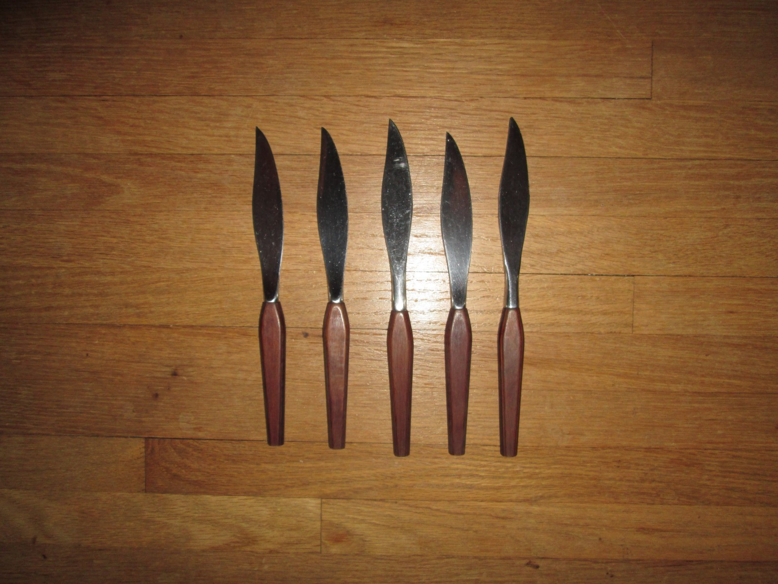 5 Vtg MCM FLEETWOOD Stainless Silverware Canoe -Style Steak Knives Teak Handles