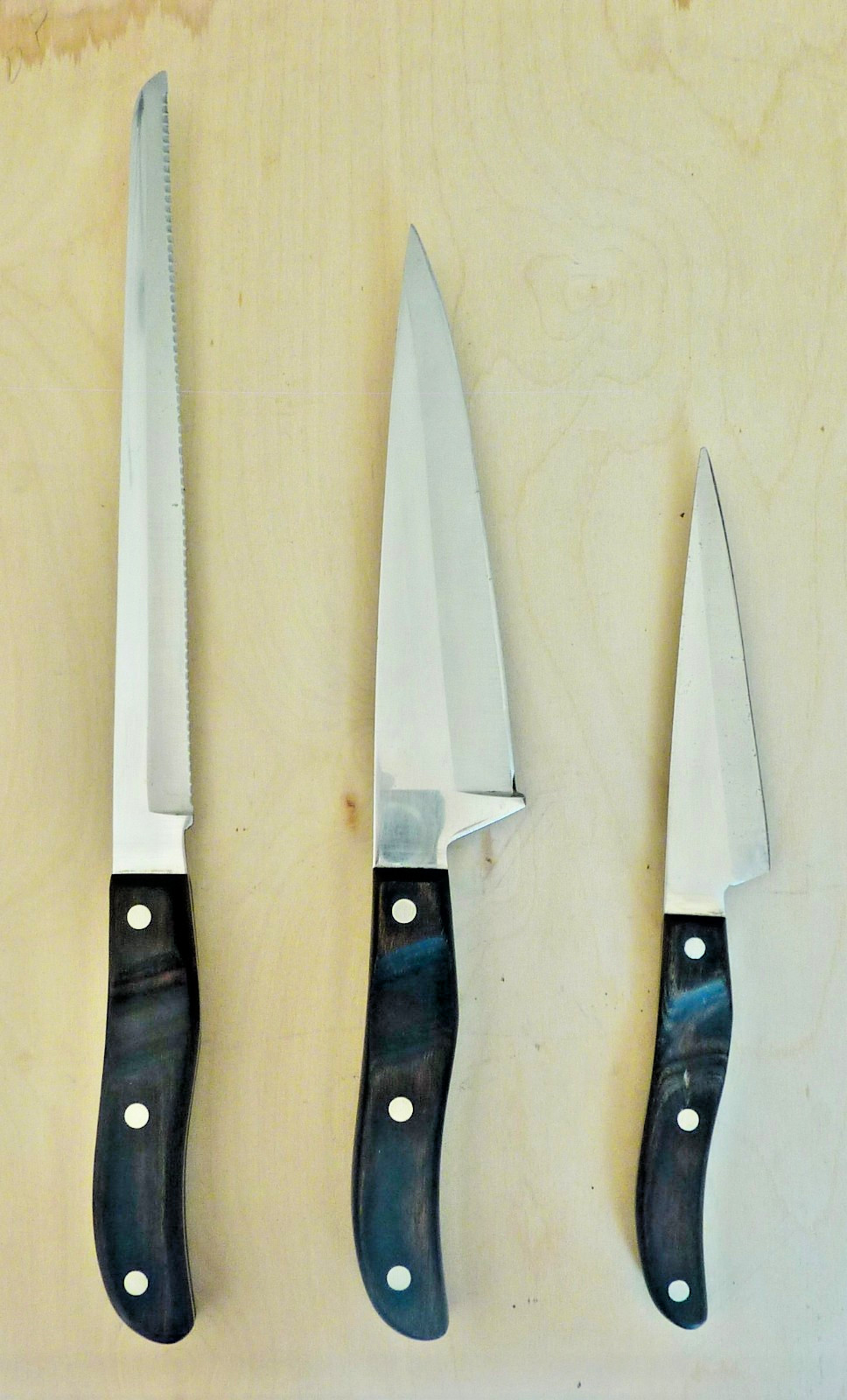 THREE EKCO ARROWHEAD KNIVES – CHEF, SANDWICH & SERRATED – POLISHED & SHARPENED