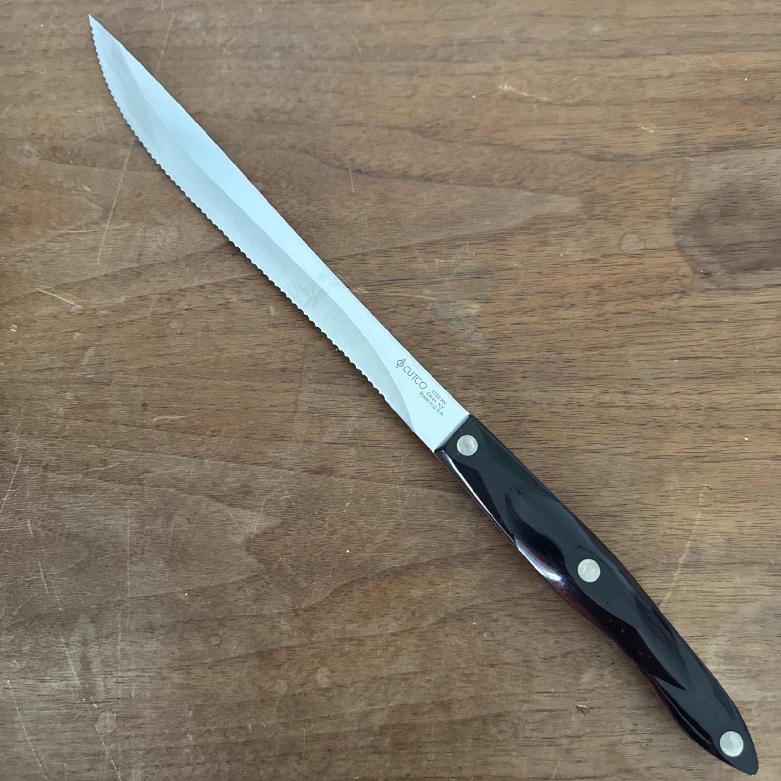 Cutco 1723 9″ Carver Serrated Blade Knife Classic Brown Made in USA Vintage